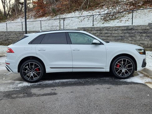 Used 2023 Audi Q8 Premium Plus image 11