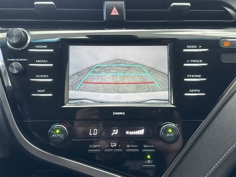 Used 2020 Toyota Camry SE image 25