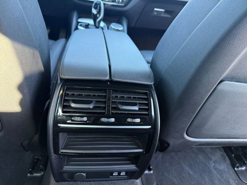 Used 2020 BMW 530e image 28