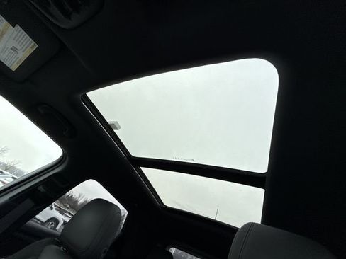 Used 2021 Chevrolet TrailBlazer RS w/ Sun and Liftgate Package image 23