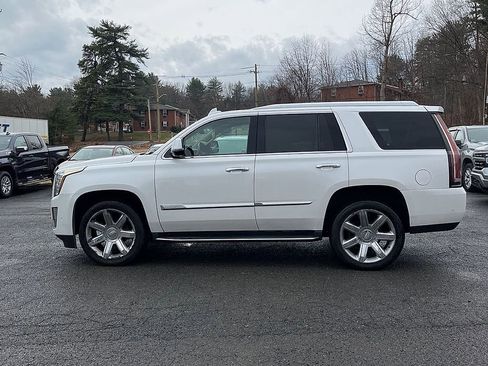 Used 2018 Cadillac Escalade Luxury AWD/4WD image 4
