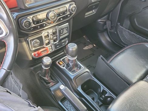 Certified 2022 Jeep Gladiator Rubicon w/ Cold Weather Group image 11