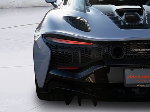 Used 2025 McLaren Artura Spider image 44
