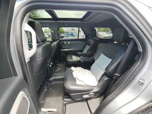 Used 2022 Ford Explorer XLT w/ Equipment Group 202A RWD image 24