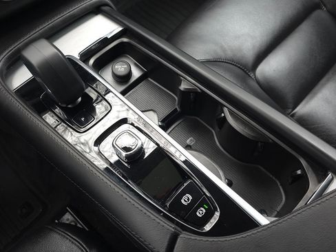 Used 2024 Volvo XC90 B5 Core w/ Climate Package image 51