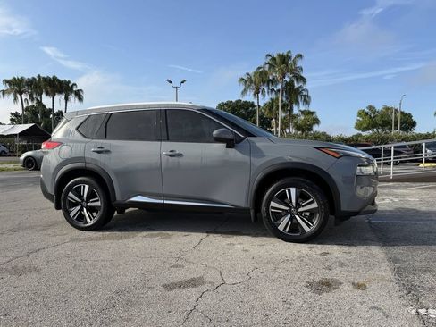 Used 2021 Nissan Rogue SL w/ Premium Package FWD image 2