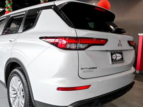 Used 2024 Mitsubishi Outlander ES image 12