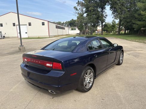Used 2013 Dodge Charger SXT RWD image 8