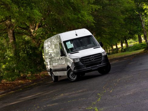 Used 2022 Mercedes-Benz Sprinter 2500 image 21