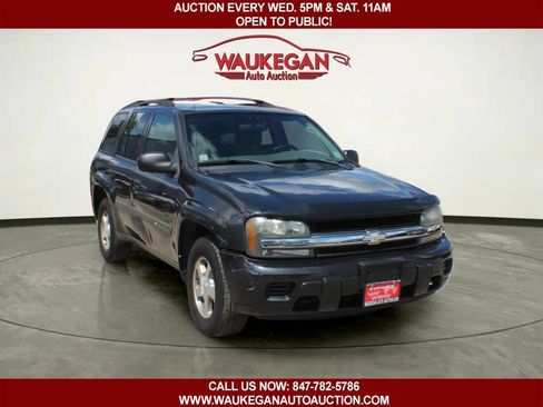 Used 2004 Chevrolet TrailBlazer LS w/ LS Preferred Equipment Group AWD/4WD image 3