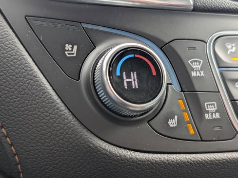 Used 2018 Chevrolet Equinox Premier image 4