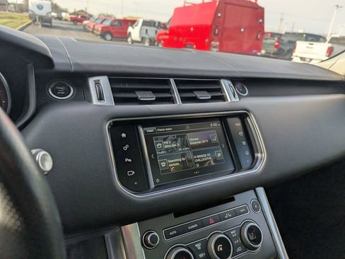 Used 2016 Land Rover Range Rover Sport SE image 20
