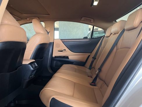 Certified 2023 Lexus ES 300h w/ Premium Package image 12