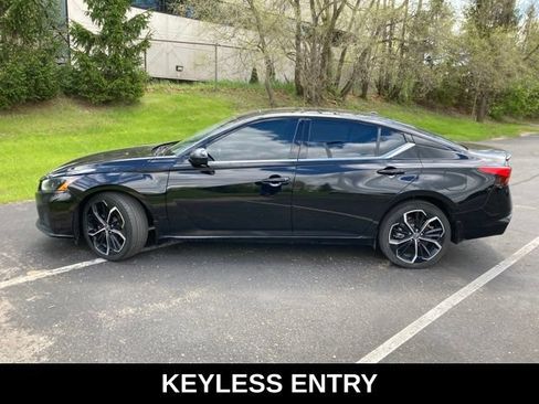 Used 2023 Nissan Altima 2.5 SR AWD/4WD image 9