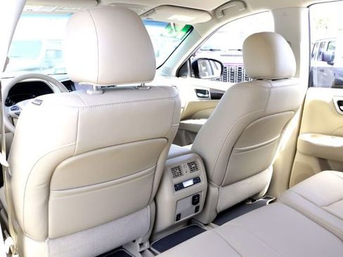 Used 2015 Nissan Pathfinder SL w/ SL Tech Package image 24