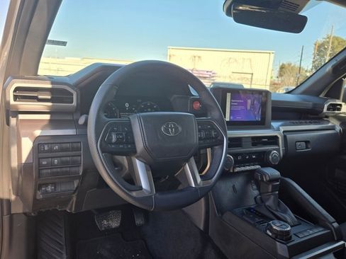 Used 2025 Toyota Tacoma TRD Off-Road image 15