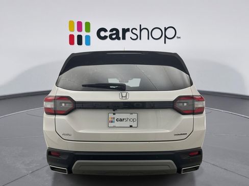 Used 2023 Honda Pilot Touring image 3