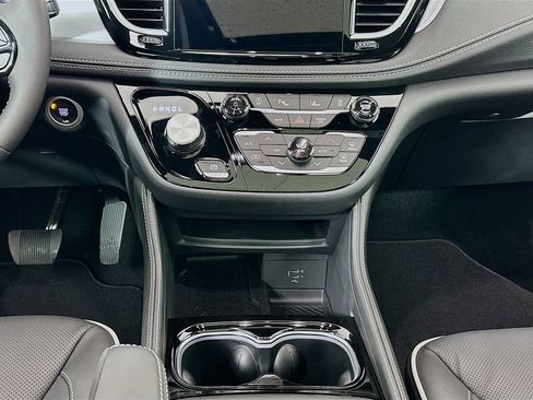 New 2026 Chrysler Pacifica Limited w/ S Appearance Package image 19