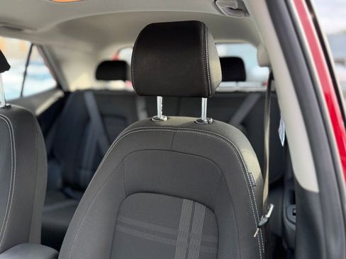 Used 2023 Hyundai Venue SEL w/ Cargo Package image 5