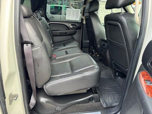 Used 2013 Chevrolet Avalanche LTZ image 32