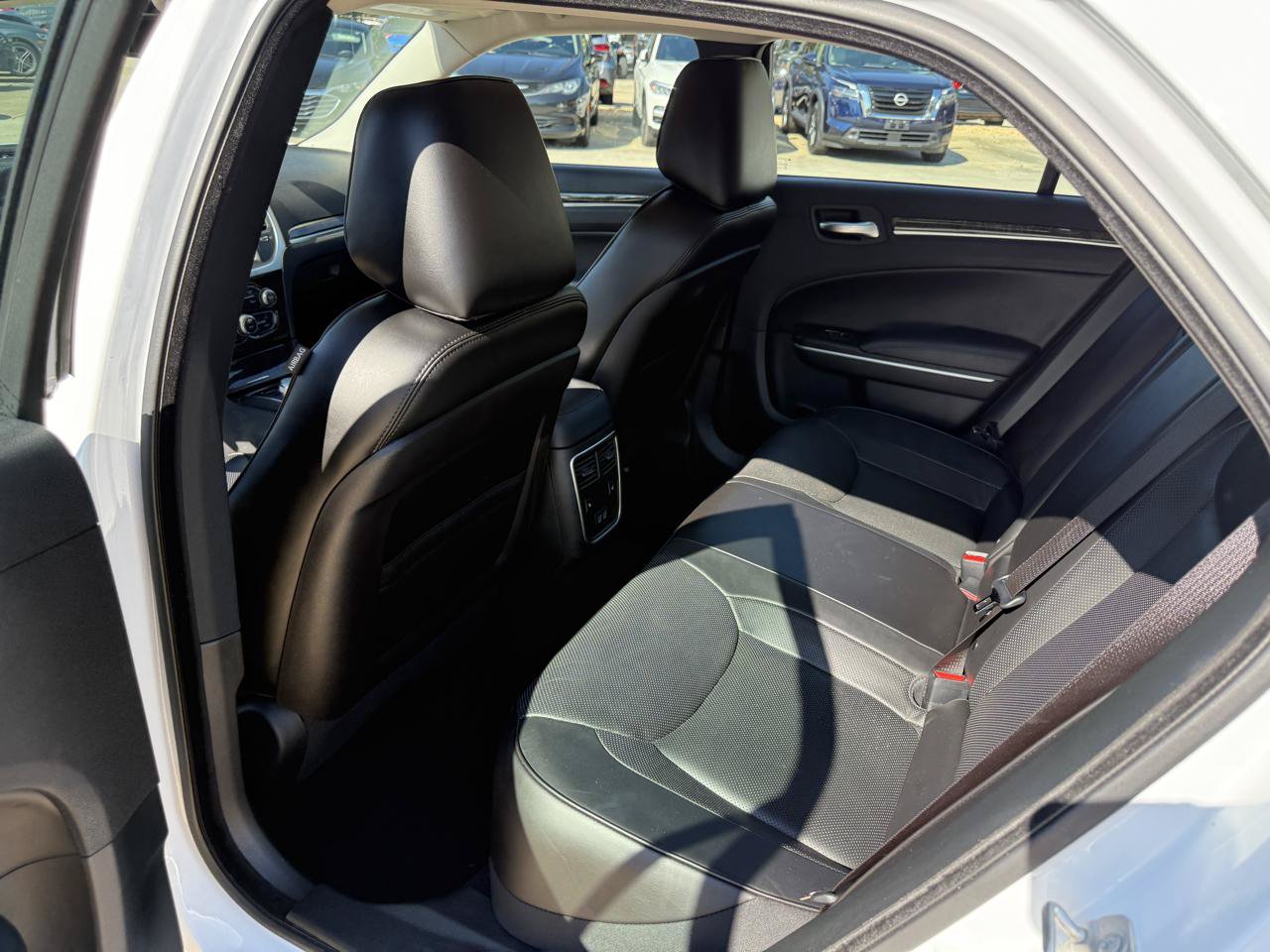 Used 2023 Chrysler 300 Touring L w/ Comfort Group RWD image 17