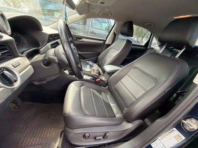 Used 2020 Volkswagen Passat 2.0T SE FWD image 11