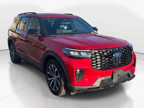 Used 2025 Ford Explorer ST-Line image 2