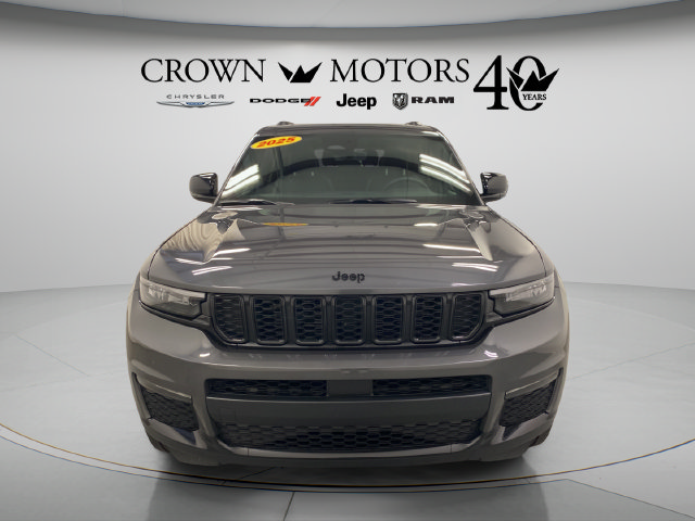 Used 2025 Jeep Grand Cherokee L Limited w/ Black Appearance Package AWD/4WD image 9