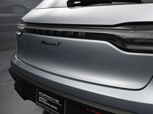 Certified 2025 Porsche Macan AWD/4WD image 28