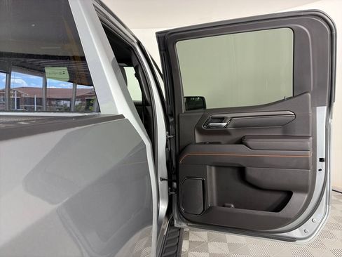 Used 2025 GMC Sierra 1500 AT4 w/ Technology Package AWD/4WD image 28