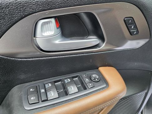 Used 2017 Chrysler Pacifica Limited w/ UConnect Theater Package image 28