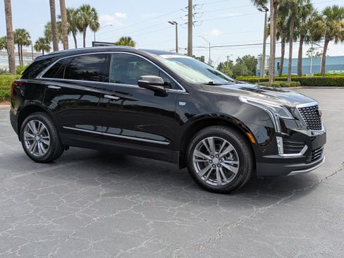 Certified 2025 Cadillac XT5 Premium Luxury w/ Technology Package FWD image 7