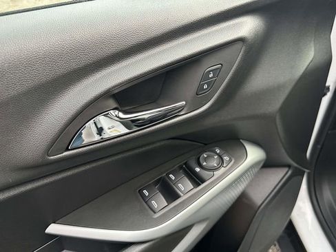 Used 2024 Chevrolet Trax RS w/ Driver Confidence Package image 22