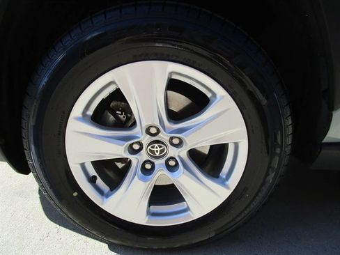 Used 2021 Toyota RAV4 XLE w/ Convenience Package AWD/4WD image 22