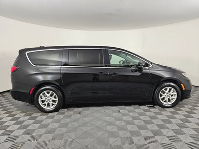 Used 2025 Chrysler Pacifica Select