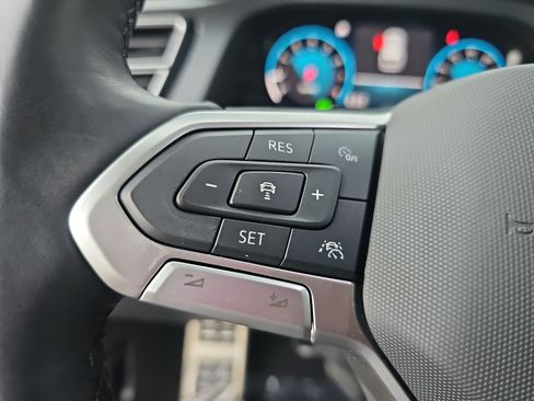 Used 2025 Volkswagen Atlas Cross Sport SEL R-Line AWD/4WD image 17