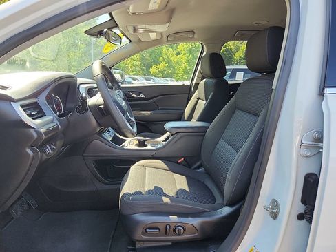 Used 2021 GMC Acadia SLE w/ Driver Convenience Package FWD image 18