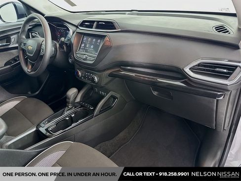 Used 2023 Chevrolet TrailBlazer LT FWD image 28
