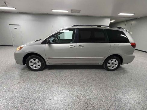 Used 2005 Toyota Sienna CE image 6