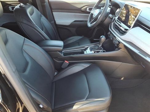 Used 2024 Jeep Compass Latitude image 17