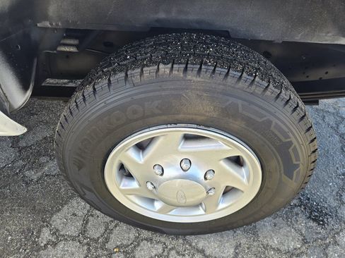 Used 2012 Ford E-350 and Econoline 350 XLT image 24