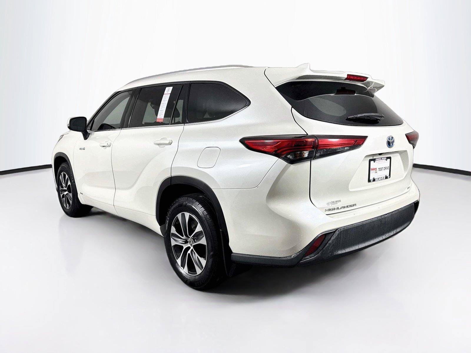 Used 2020 Toyota Highlander XLE AWD/4WD image 12