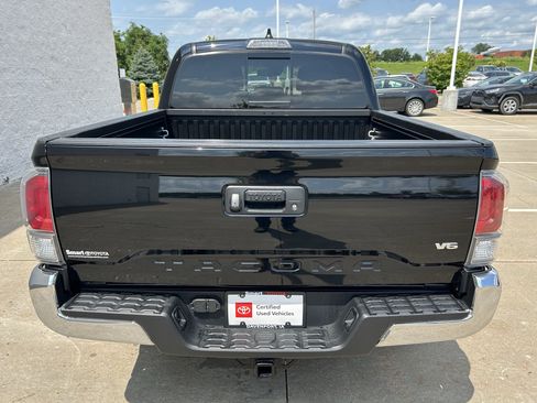 Used 2020 Toyota Tacoma TRD Off-Road AWD/4WD image 5