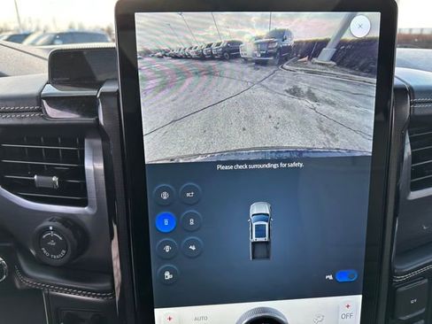 Used 2022 Ford F150 Lightning Platinum image 29