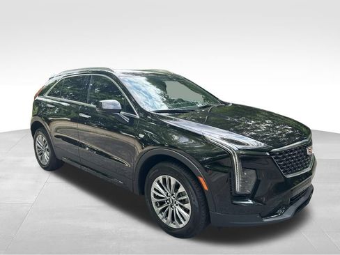 Used 2025 Cadillac XT4 Premium Luxury FWD image 8