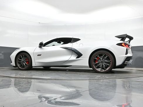 Used 2023 Chevrolet Corvette Stingray Premium Cpe w/ Z51 Performance Package RWD image 32