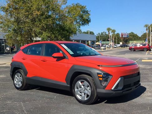 Used 2025 Hyundai Kona SE image 2
