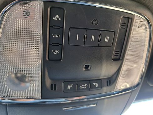 Used 2022 Jeep Grand Cherokee Limited image 18