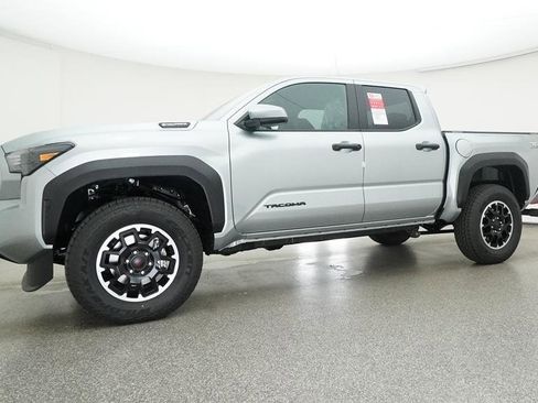 Certified 2025 Toyota Tacoma TRD Off-Road image 18
