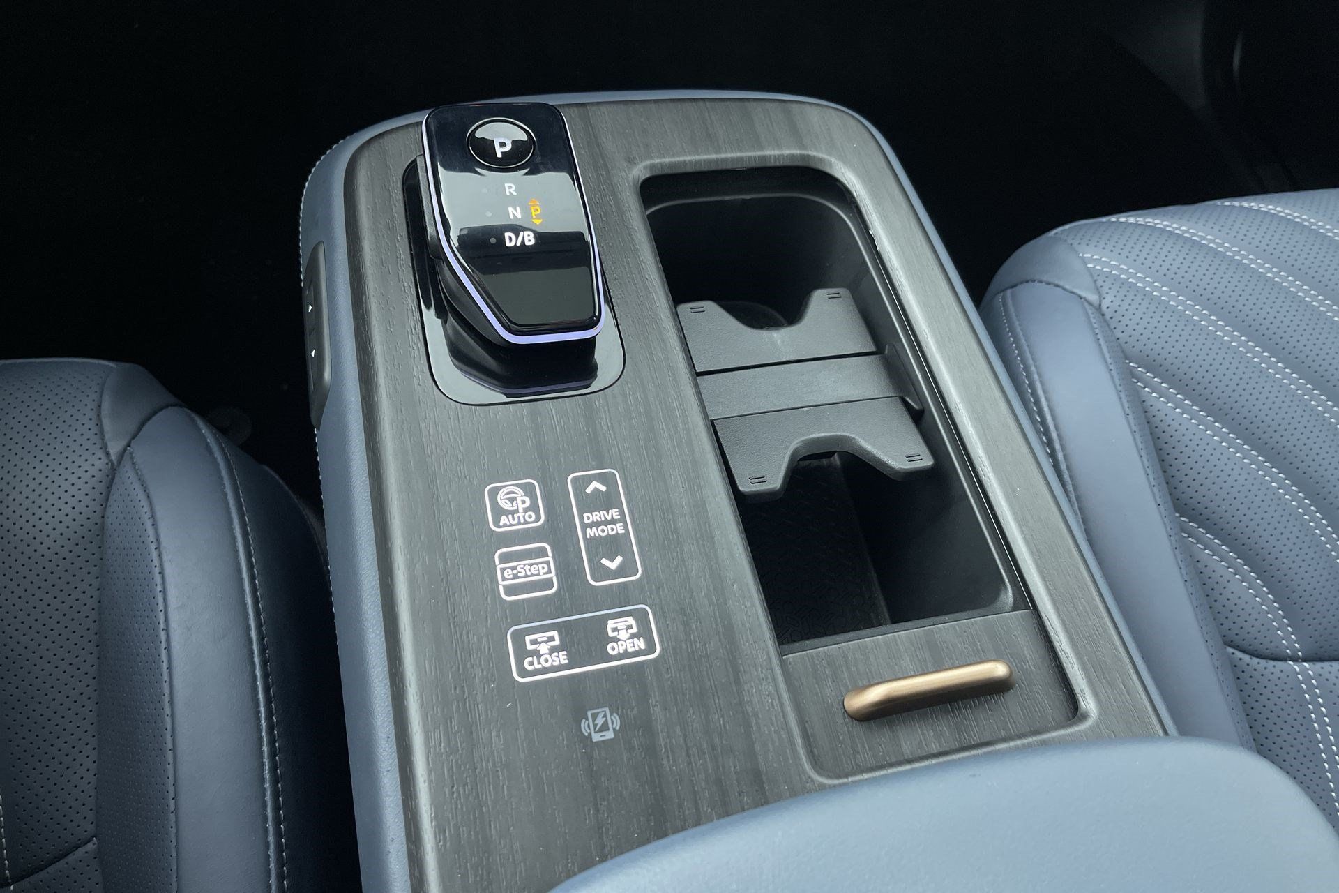 Certified 2024 Nissan Ariya AWD image 21